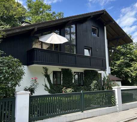 Geschmackvolle, lichtdurchflutete Maisonettewohnung in Solln mit Einbauküche und Balkon