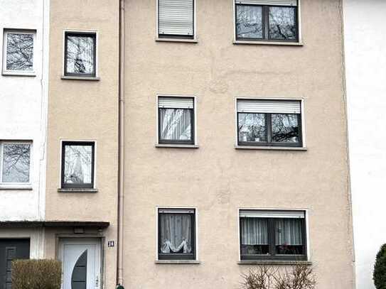 Solides Dreifamilienhaus mit ausgebautem Garten- und Dachgeschoss, Garage in gesuchter Wohnlage