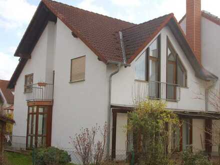 Lichtdurchflutetes Architekten-Haus in Bensheim in Toplage zu vermieten
