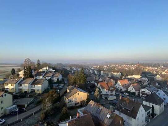 Herrliche Aussicht über Heilbronn: 2 Zimmer, Einbauküche, Bad und Gäste-WC