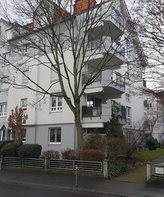 Gepflegte 2-Zimmerwohnung, Balkon, Kamin und EBK in Friedberg (Hessen)