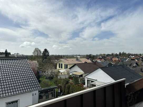 Dachgeschosswohnung mit tollem Blick und viel Potential