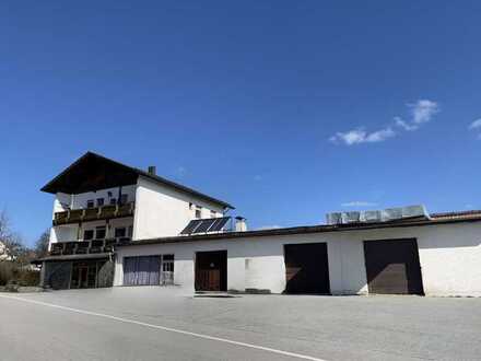 Mehrfamilienhaus in schöner Lage mit großem Grundstück in Eging am See