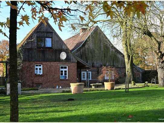 schöner Resthof mit Reithalle in herrlicher Alleinlage