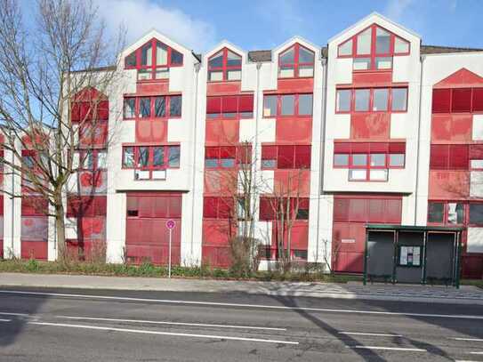 Mehrgeschossiges Verwaltungsgebäude mit angrenzender Lagerhalle + 82 PKW-Außenstellplätze in Hilden