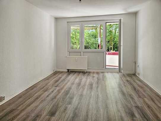 Einziehen und wohlfühlen - renovierte Erdgeschosswohnung mit Balkon