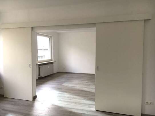 Exklusive, modernisierte 3,5-Raum-Wohnung mit Balkon und EBK in Bad Soden