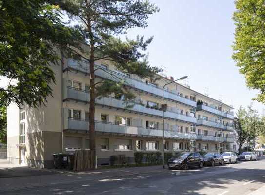 Top! Sanierte/ Renovierte 2-Zimmer Wohnung mit Einbauküche in Stadtlage