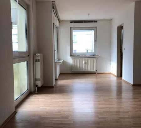 Barrierefreie und gut geschnittene 2 Zimmer mit Balkon *mit Wohnberechtigungsschein (WBS)*