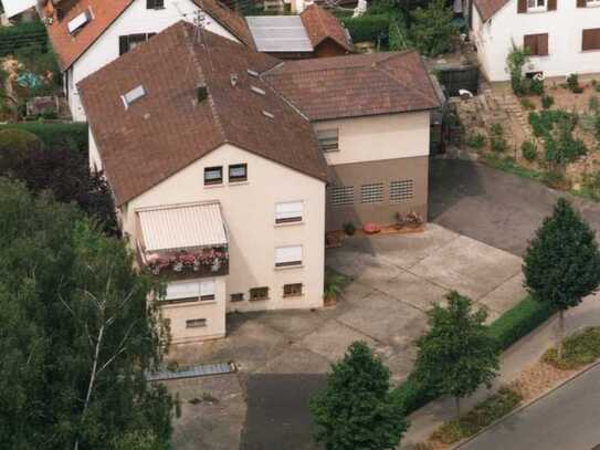 Geräumiges 11-Raum-Mehrfamilienhaus in Kornwestheim