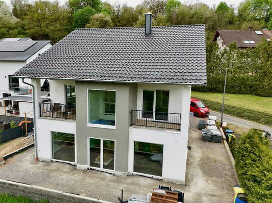 Neubau-Erstbezug in Schiesheim: Ein XXL-Wohnhaus der Extraklasse mit vielen Nutzungsmöglichkeiten.