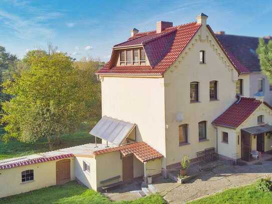 Sofort einziehen: 2-Familienhaus mit großem Garten und Nebengelass in idyllischer Lage