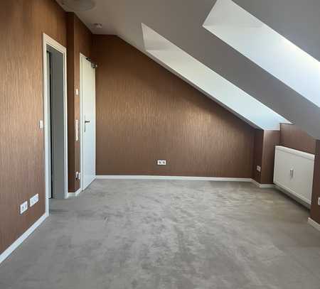 Stilvolle, neuwertige 1,5-Raum-DG-Wohnung mit luxuriöser Innenausstattung in Veitshöchheim