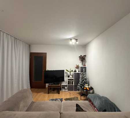 Stilvolle 1-Zimmer-Wohnung mit Balkon und Einbauküche in München/Altmoosach (Bestlage) - OHNE MAKLER