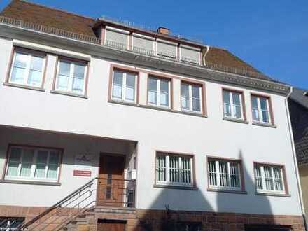 Biedenkopf - Kernsarniertes Einfamilienhaus mit Büro + EBK + Terrasse + Balkon + Kamin + Sauna