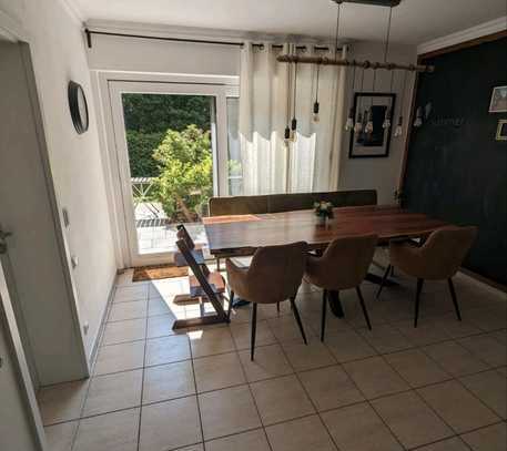 Gepflegte 4-Raum-Erdgeschosswohnung mit Terrasse und Einbauküche in Hollage