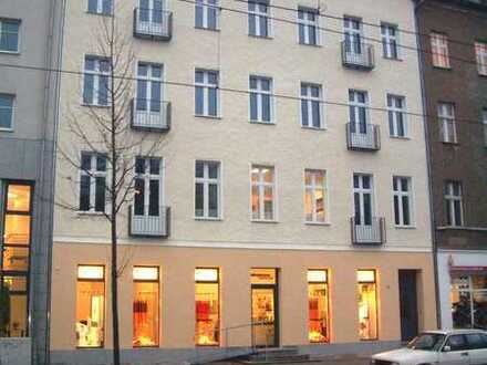 Attraktive, modernisierte 2-Zimmer-Wohnung in HohenschÃ¶nhausen, Berlin