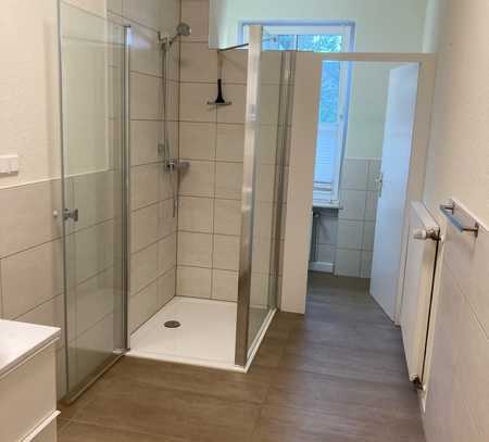 Freundliche und vollständig renovierte 3-Zimmer-Wohnung mit gehobener Innenausstattung in Kassel