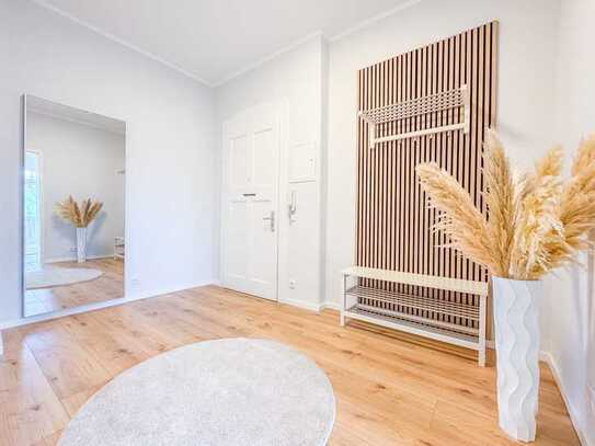 Stilvolle 2-RW mit Balkon* frisch saniert* moderne Möblierung* EBK* Bad m. Wanne* Weitblick* zentral