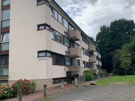 Charmante 3-Zimmer Wohnung mit Loggia und Blick ins Grüne sowie Garage und extra Homeofficeraum