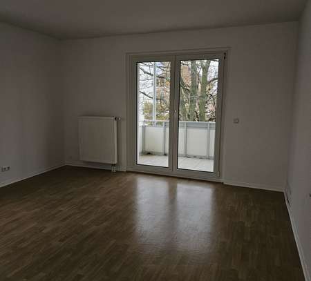 Renovierte 3 Zimmer-Wohnung mit Balkon im 2. OG