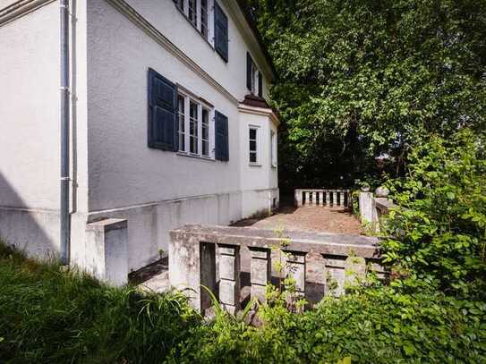 Villa von 1925 mit Remise, idyllischem Grundstück & zusätzlichem Baurecht