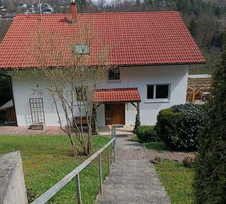 Ansprechende 4-Zimmer-Dachgeschosswohnung mit Balkon und EBK in Spiegelberg