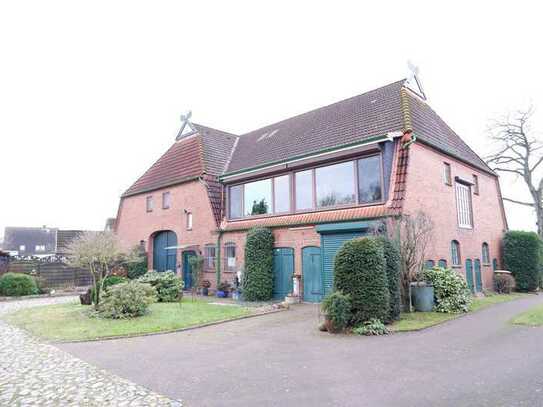 Ehemaliges Bauernhaus mit 3 Wohnungen und einem separaten Einfamilienhaus (4.688 m² Grundstück)