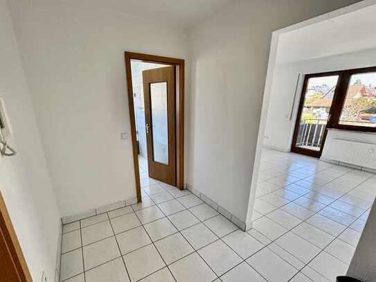 Helle gemütliche zwei Zimmer Wohnung im 1. OG.