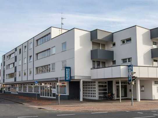 Erdgeschossfläche mit großer Fensterfront bietet Platz für Ihr Büro oder Ihre Praxis