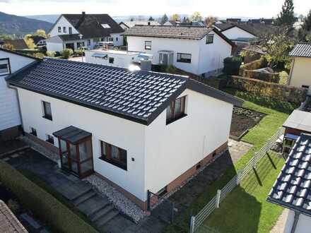 EIGENHEIM MIT POTENTIAL: Gemütliche DHH in ruhiger Lage mit Garten, Terrasse und Garage in Gosheim