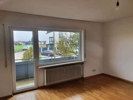 Frisch saniert - Exklusive 2-Raum-Wohnung mit Loggia und Balkon