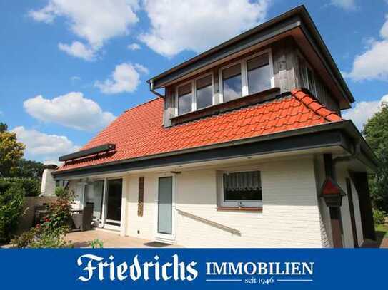 Modernes Wochenendhaus mit Terrasse & Carport
in idyllischer Lage am Badesee in Westerstede-Karlsho