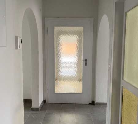 Ansprechende kernsanierte 4-Zimmer-EG-Wohnung mit Terrasse in Köngen