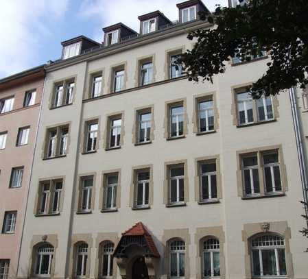 [] eigennutzer aufgepasst [] freie 4,5-raum maisonette im dach [] westbalkon [] zwei bäder [] aufzug