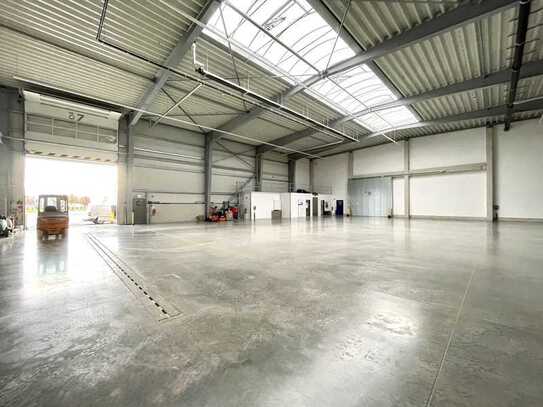 Lagerhalle | | 830 m² | | Nähe zur A3, A7 und A81