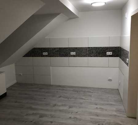 Schöne 2 Zimmer Dachgeschoss Wohnung in Gelsenkirchen, Ückendorf