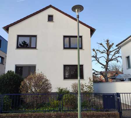 Wohntraum! Zwei-Familienhaus mit Garten in Rumpenheim