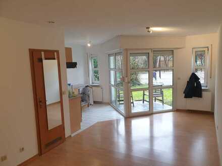Modernisierte 1-Raum-Wohnung mit Terrasse und Einbauküche in Walldorf