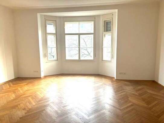 Sonnige, sehr helle 3-Zi-Altbau-Wohnung in Altbogenhausen! Kompl. sanierter Altbau mit toller EBK!