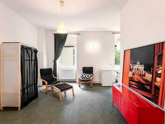Move in ready studio apartment within quaint courtyard at Fridelstraße !