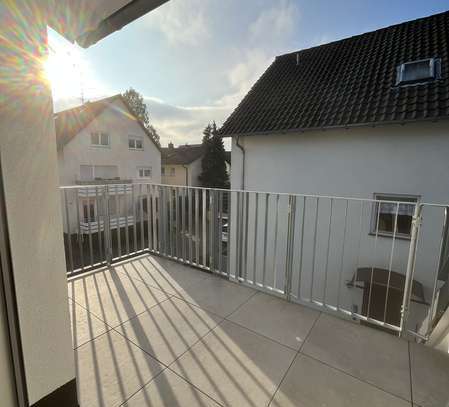 *Weihnachten im neuen Zuhause* bezugsfertige 3-Zimmer-Dachgeschosswohnung mit Balkon