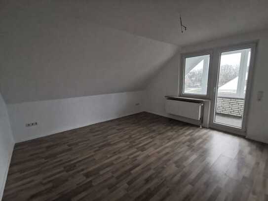 Moderne DG-Wohnung, 3 Zimmer mit Loggia