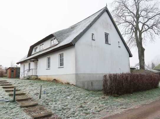 Reetgedecktes Mehrfamilienhaus sucht neuen Eigentümer