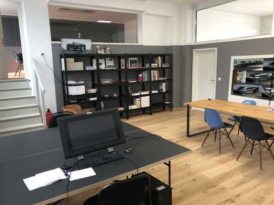 Stylisches Büro in kreativem Umfeld