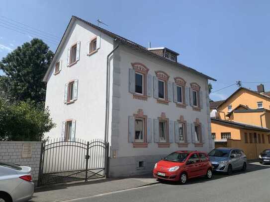 Zwischen Nidda und Main - gut geschnittene helle 4 Zi-Etagenwohnung in schönem Altbau