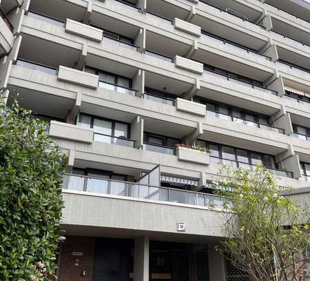 Köln Westhoven - Terrassenwohnung - sanierte Bäder - glatte Wände - renovieren und einziehen!