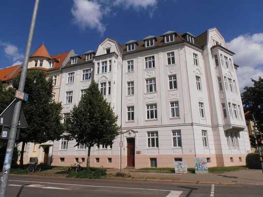 Freundliche 3-Raum-Wohnung mit Balkon und *EBK in Magdeburg - Nähe Hasselbachplatz