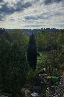 Schöne und modernisierte 2-Raum-DG-Wohnung in Essen