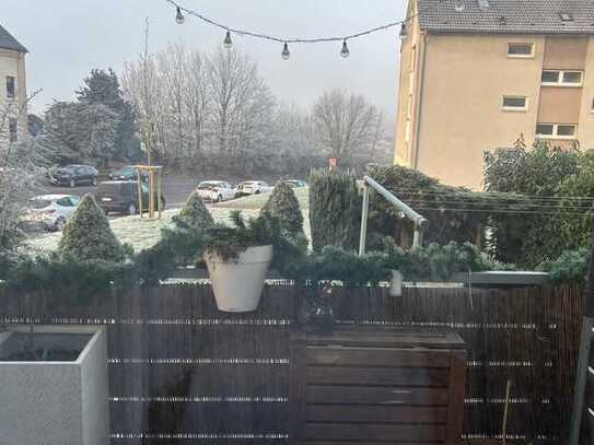 Freundliche und gepflegte 3-Raum-Hochparterre-Wohnung mit geh. Innenausstattung mit Balkon und EBK